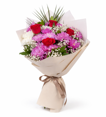 kırmızı gül buketi, fuşya krizantem aranjmanı, cipso detay